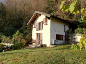 Romantica casetta nel verde con vista sul lago Belgirate